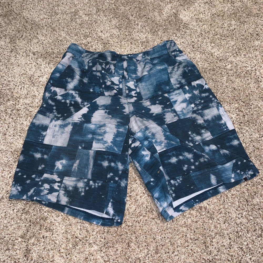 Lululemon Shorts Size Medium with Liner Blue Patch